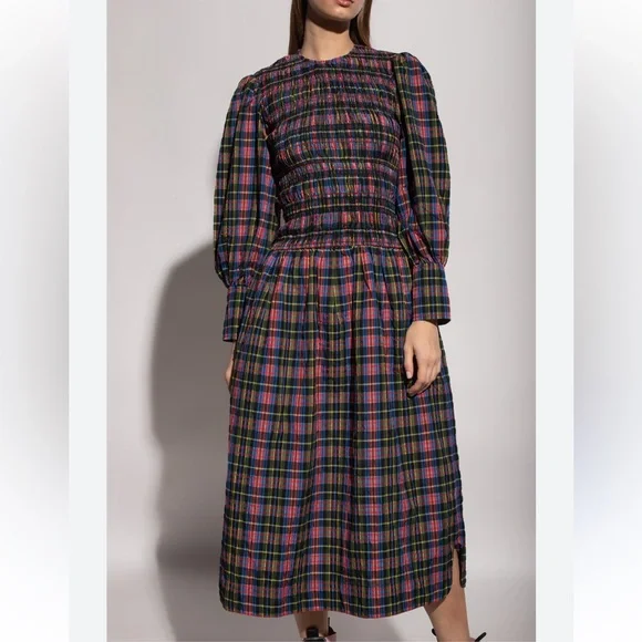 Sold! Gianni seersucker plaid smocked dress - Picture 2 of 16